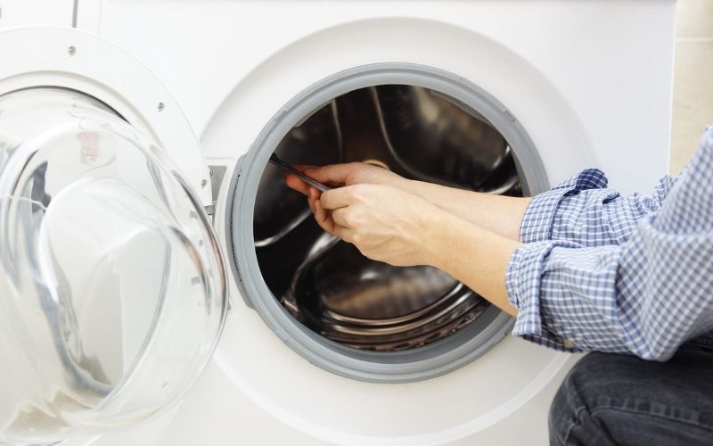 Không nên tự sửa chữa các bộ phận bên trong máy giặt 
