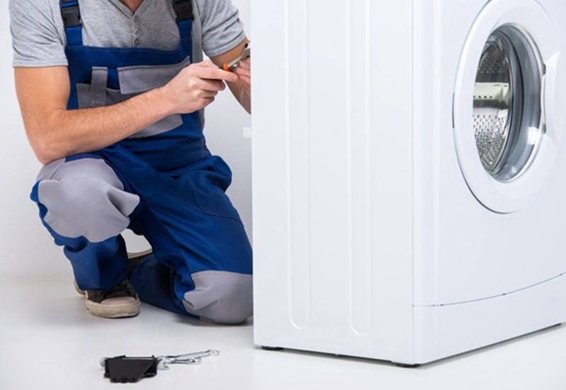 Nếu máy giặt hư hỏng board mạch, bạn nên tìm đơn vị sửa chữa để kiểm tra trực tiếp 