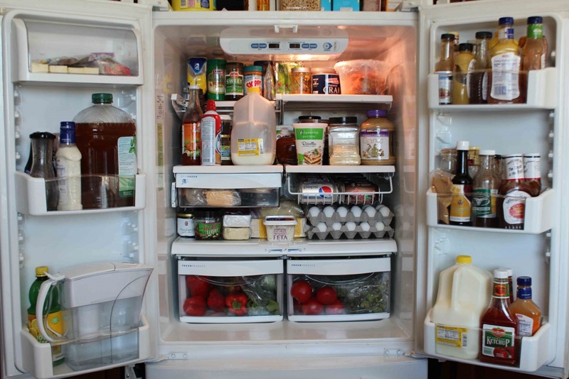 Chứa quá nhiều thực phẩm khiến tủ lạnh không lạnh